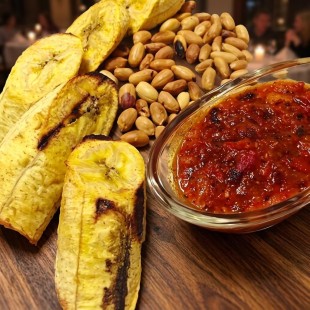 Grilled plantain with sauce and groundnu