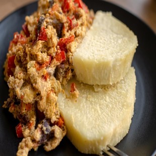 Boiled yam and egg sauce-Aug/26/38/088